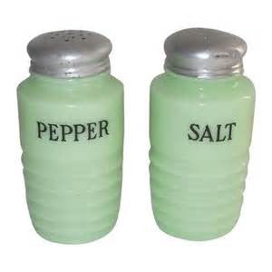 調味料入れ・ラベル VINTAGE JADEITE SALT&PEPPER Set of Vintage Jadeite Salt and Pepper Shakers With Scotty